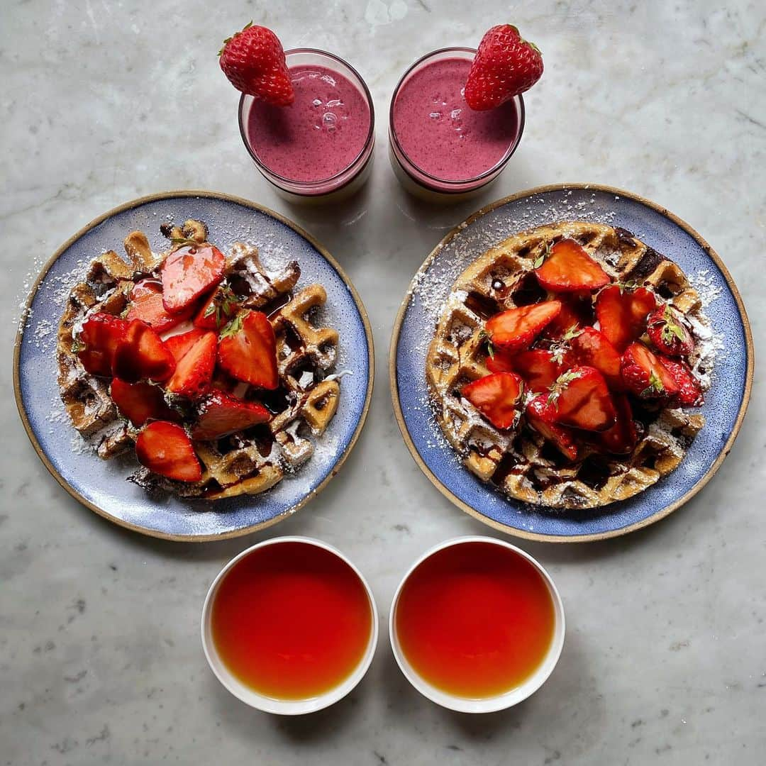 Symmetry Breakfastのインスタグラム：「Will you be my Valentine? ❤️ Chocolate strawberry waffles with some balsamic glaze to cut through all the sweetness. We’ll be spending it with our friends making dumplings for the Lunar New Year 🧧🎉 I’ve never been one for Valentine’s, always thought it was too commercial for my taste but I am happy to be spending it with some of my favourite people...Mark included 🤪 #symmetrybreakfast」