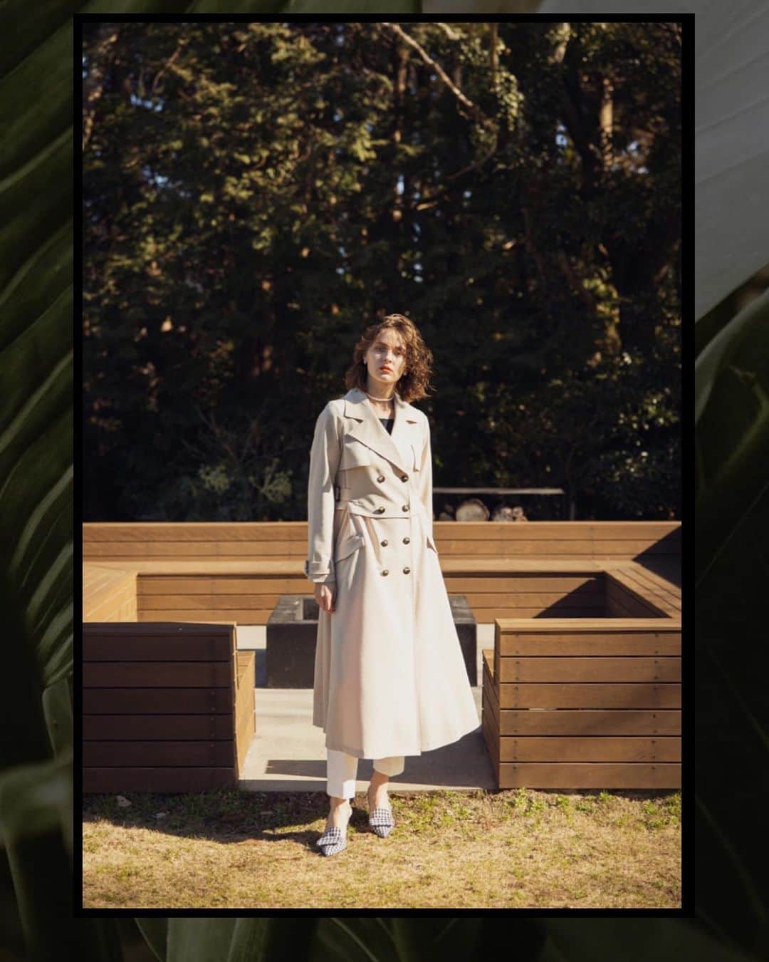 デュラスアンビエントのインスタグラム：「AMBIENT SPRING 2021 COLLECTION 上下セパレートにできるデザイン。 エレガントに演出するよう、しなやかでハリのある質感の生地を使用。 細やかな仕立てが美しく、ずっと愛用できる無駄のないディテールワークで自分らしいスタイリングが叶う、とっておきの一着。  ▫️ 𝗦𝗲𝗽𝗮𝗿𝗮𝘁𝗲 𝘁𝗿𝗲𝗻𝗰𝗵 𝗰𝗼𝗮𝘁 【2月22日(月)発売予定】 〈L/beige,L/green,D/beige〉 ＿＿＿＿＿＿＿＿＿＿＿＿＿＿＿＿＿＿＿＿ www.ambient-online.com @ambientofficial #アンビエント#ambient_official #springcollection #spring2021」