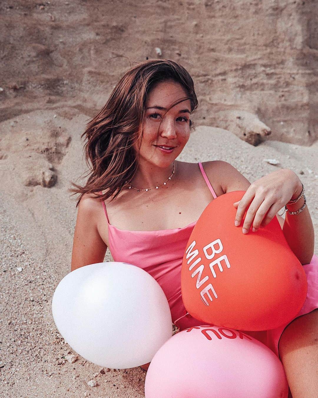 アリッサ ウーテンのインスタグラム：「3 Day Weekend 💕 @reveriehawaiibyaw shot by @chissta HMU @a_dashofbeauty」