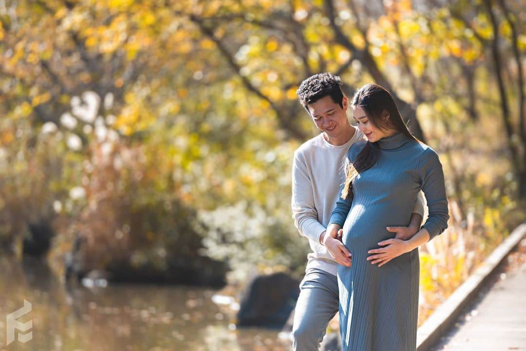 タヤネのインスタグラム：「My valentine for almost 13 years❤️ Photos from when we were expecting our baby girl🦋  📸 @kassiokm   #happyvalentinesday」