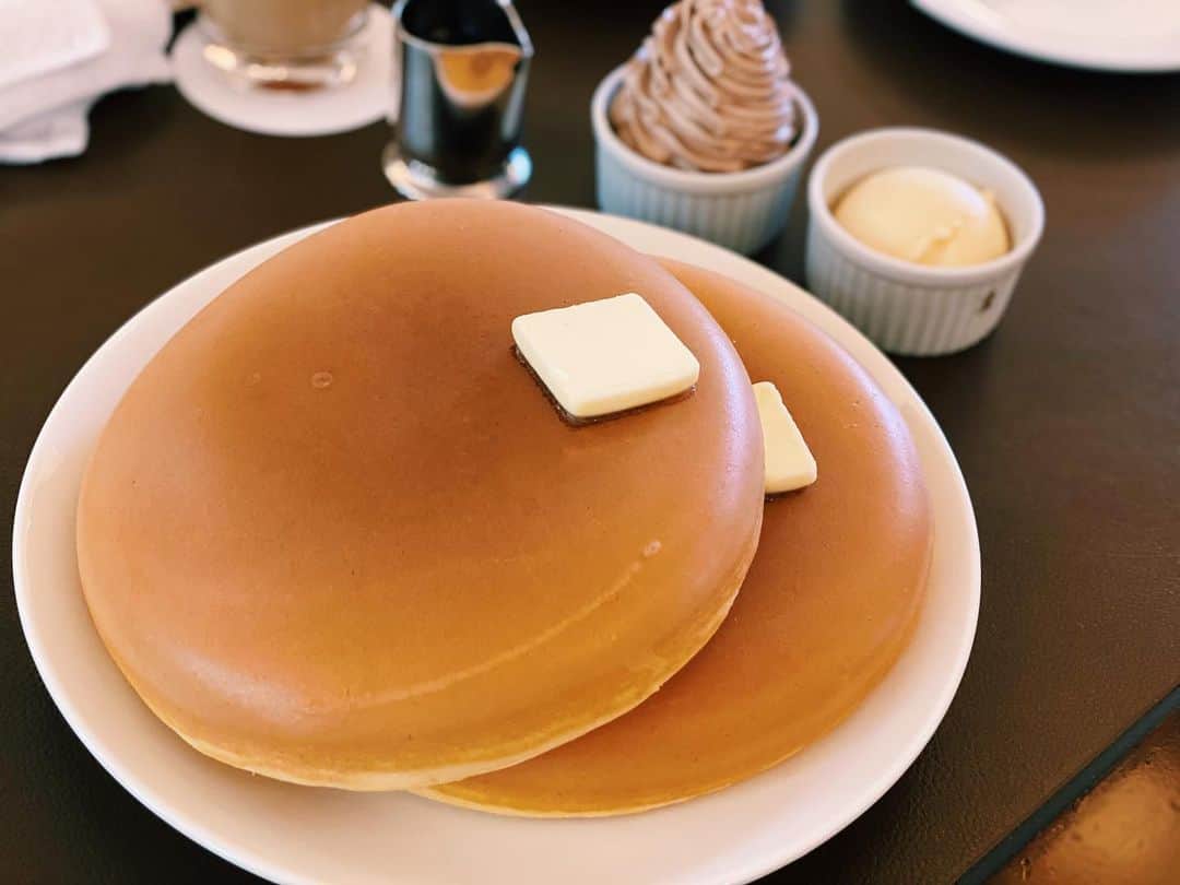大伴理奈さんのインスタグラム写真 - (大伴理奈Instagram)「なんとも... 愛おしいフォルムで御座います🙇‍♀️🙇‍♀️ #pancakes #westaoyamagarden #sunday」2月14日 12時06分 - rina_otomo