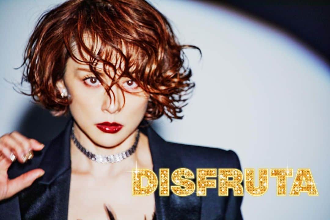 米倉涼子のインスタグラム：「みなさんこんにちは^ ^﻿ Desafíoで再出発してあっという間に一年が経ちますっ🤭﻿ そして、まさか、まさかの自身で企画するショーの初開催！﻿ 自分でも信じられない気持ちでいっぱいですが、﻿ やると決めたからには皆さんに喜んで頂けるよう﻿ 今持っている全てのエネルギーを注いで皆さんをお迎えしようと思っています！﻿! みなさんとお会い出来る事を楽しみにしています！﻿ ﻿ 『Ryoko Yonekura -DISFRUTA 2021-』の詳細は﻿ オフィシャルサイト（desafio-net.jp）を是非ご覧くださいね﻿ ☆ファンクラブ「よねさんち」会員限定先行予約もあります☆﻿ ﻿ ﻿ Hi guys. ﻿ It's already been a year since we built Desafío！﻿ ﻿ And of course, I cannot believe I was able to build my own show.﻿ ﻿ Since it has been decided, I've been putting all my energy towards this show.﻿ ﻿ I am so excited to see you a lot of you!﻿ ﻿ For more information for Ryoko Yonekura- DISFRUTA 2021, check Desafío official website﻿ *Theres special offer just only for my fan club, “Yonesanchi”!﻿ ﻿ XOXO」
