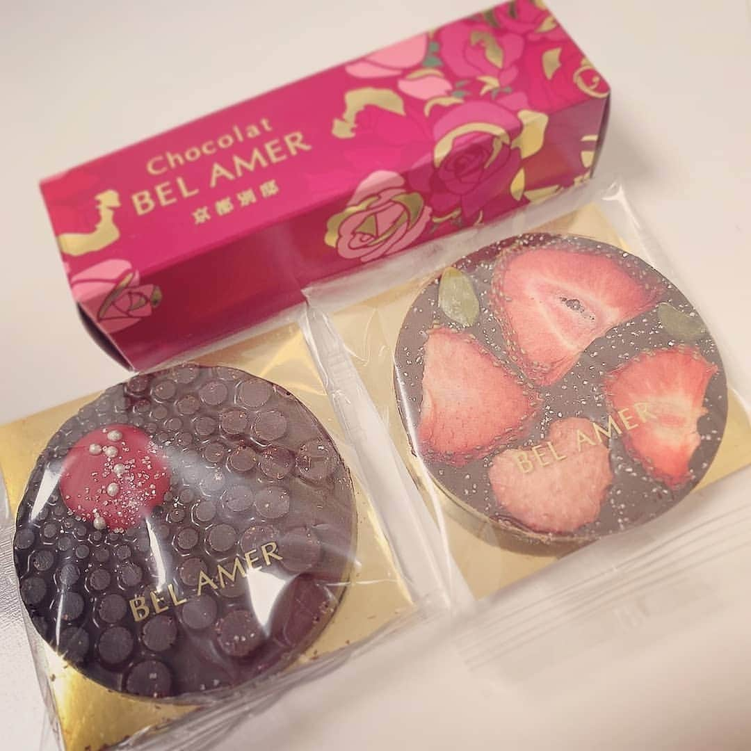 栗田萌さんのインスタグラム写真 - (栗田萌Instagram)「Happy Valentine's Day❣️  ほとんど自分用。笑 ちょこっと家族✨ #DEMEL #BELAMER #valentines  #バレンタイン #ハッピーバレンタイン 🤗💕」2月14日 12時36分 - kurimoe_official