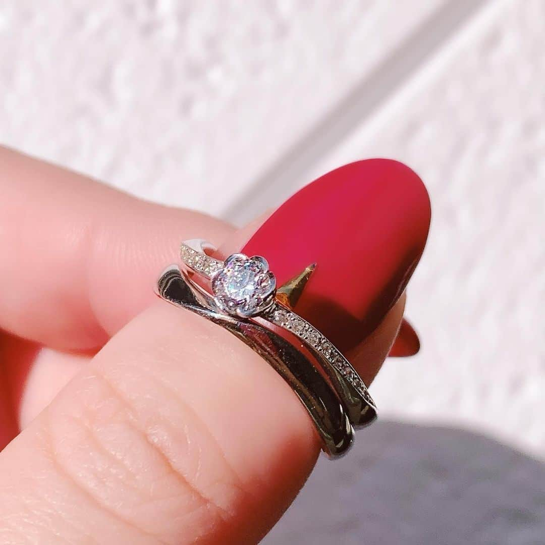 TRECENTI トレセンテさんのインスタグラム写真 - (TRECENTI トレセンテInstagram)「💍flora﻿ ﻿ set ring✨﻿ ﻿ @trecenti_flora ﻿ ﻿ ﻿ ---------------------------------------------- ﻿ ﻿ ﻿ #トレセンテ #TRECENTI﻿ #婚約指輪 #結婚指輪 #マリッジリング #エンゲージリング #指輪探し #プロポーズ #婚姻届 #結婚しました #marriagering #engagementring #proposal #令和婚 #ブライダルリング #wedding #bridal #プレ花嫁 #プレ花嫁さんと繋がりたい #2021春婚 #2021夏婚 #2021秋婚 #2020冬婚 #指輪迷子 #内甲丸 #トレセンテフローラ #セットリング #重ねづけ #ウェーブリング」2月14日 12時45分 - trecenti_flora