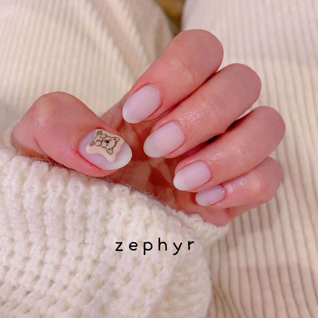 Zephyrさんのインスタグラム写真 - (ZephyrInstagram)「💅 #HappyValentine #ジェルネイル#バレンタインネイル #コアラのマーチ#コアラのマーチネイル #ミラーネイル#シンプルネイル #西九条#西九条ネイルサロン」2月14日 12時46分 - zephyrhair