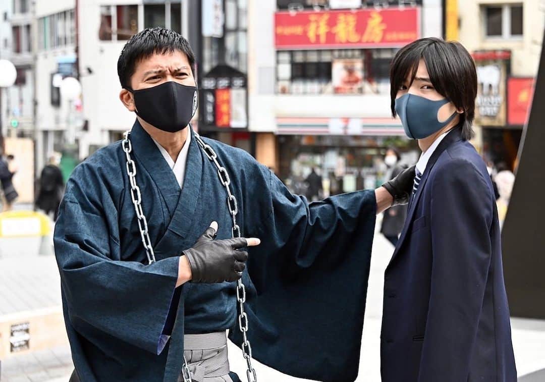 東野幸治のインスタグラム：「毎週の楽しみ「俺の家の話」クドカン×長瀬。 IWGPのオマージュもあり。」
