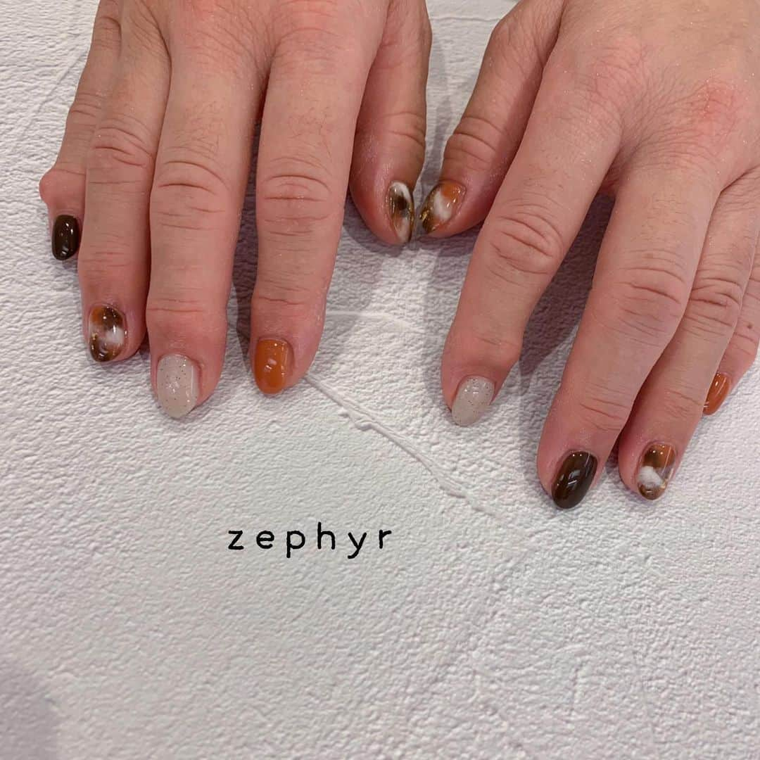 Zephyrさんのインスタグラム写真 - (ZephyrInstagram)「💅 #HappyValentine #ジェルネイル#バレンタインネイル #チョコレートネイル#ミラーネイル#シンプルネイル #西九条#西九条ネイルサロン」2月14日 12時44分 - zephyrhair