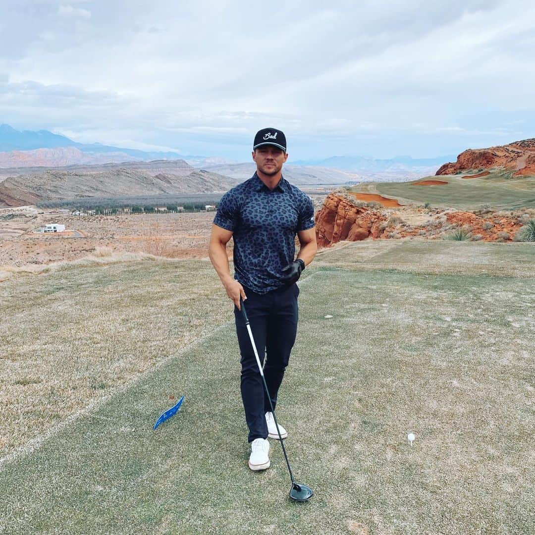 スティーブ・クックのインスタグラム：「Grippin & Rippin while Drippin.」