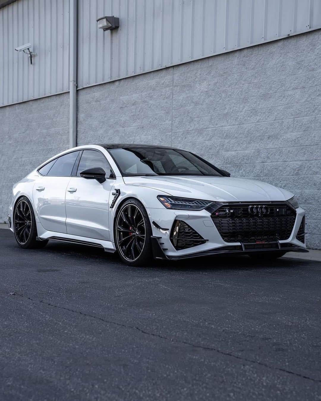 CARLiFESTYLEさんのインスタグラム写真 - (CARLiFESTYLEInstagram)「The ABT RS7-R. Thoughts? Photo @abt_sportsline #carlifestyle #ABT #rs7」2月14日 13時06分 - carlifestyle