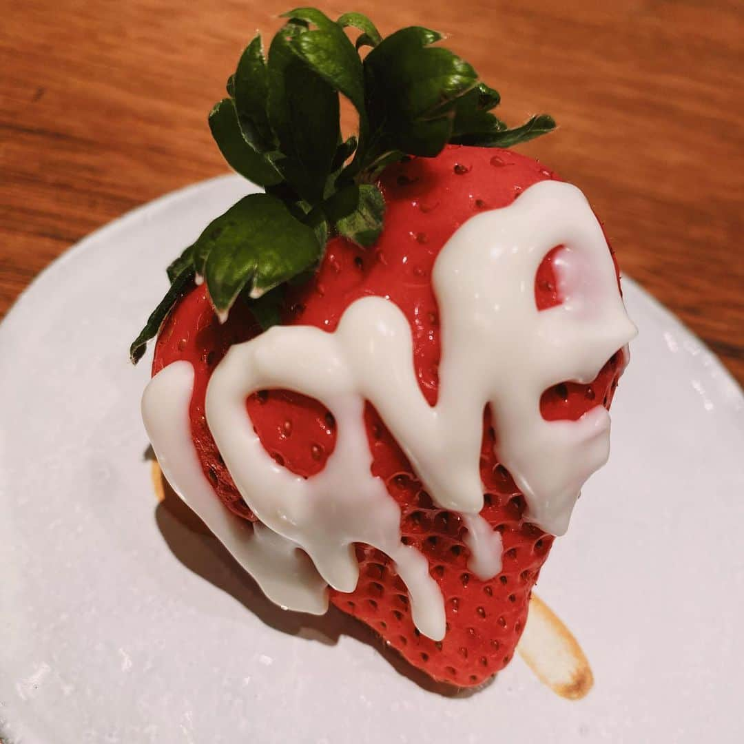 GENKINGの釜飯のインスタグラム：「Happy valentine's day 🍓 去年もこれだけど、雑か🤣🤣🤣 #genkingkitchen」