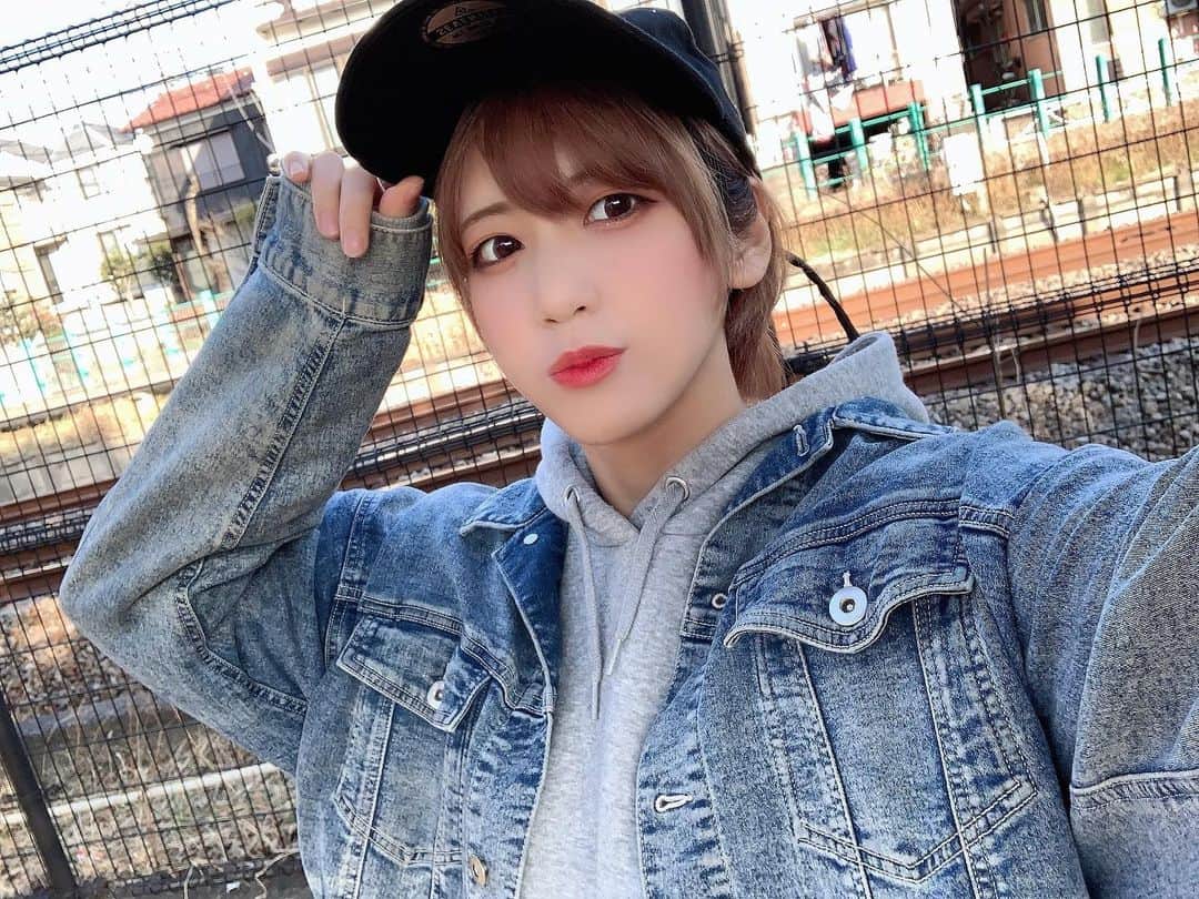 美羽えりのインスタグラム：「Do you like boyish style …🧢🍫？ . #valentine 💝 #Instagram #twitter #tiktok  #followｍe #boyish #japanesegirl #selfie  #バレンタイン #ショートカット #ボーイッシュ #撮影会」