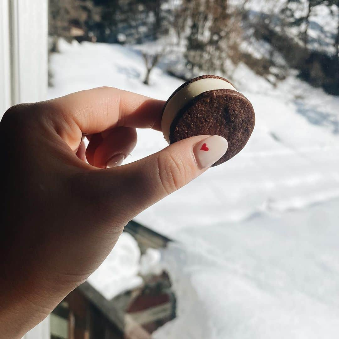 クリスティン・ウェイさんのインスタグラム写真 - (クリスティン・ウェイInstagram)「Happy Valentine’s Day #valentineday #louangetokyo #chocolate #chocolatecake #cwtravel #photooftheday」2月14日 13時27分 - prettywhy