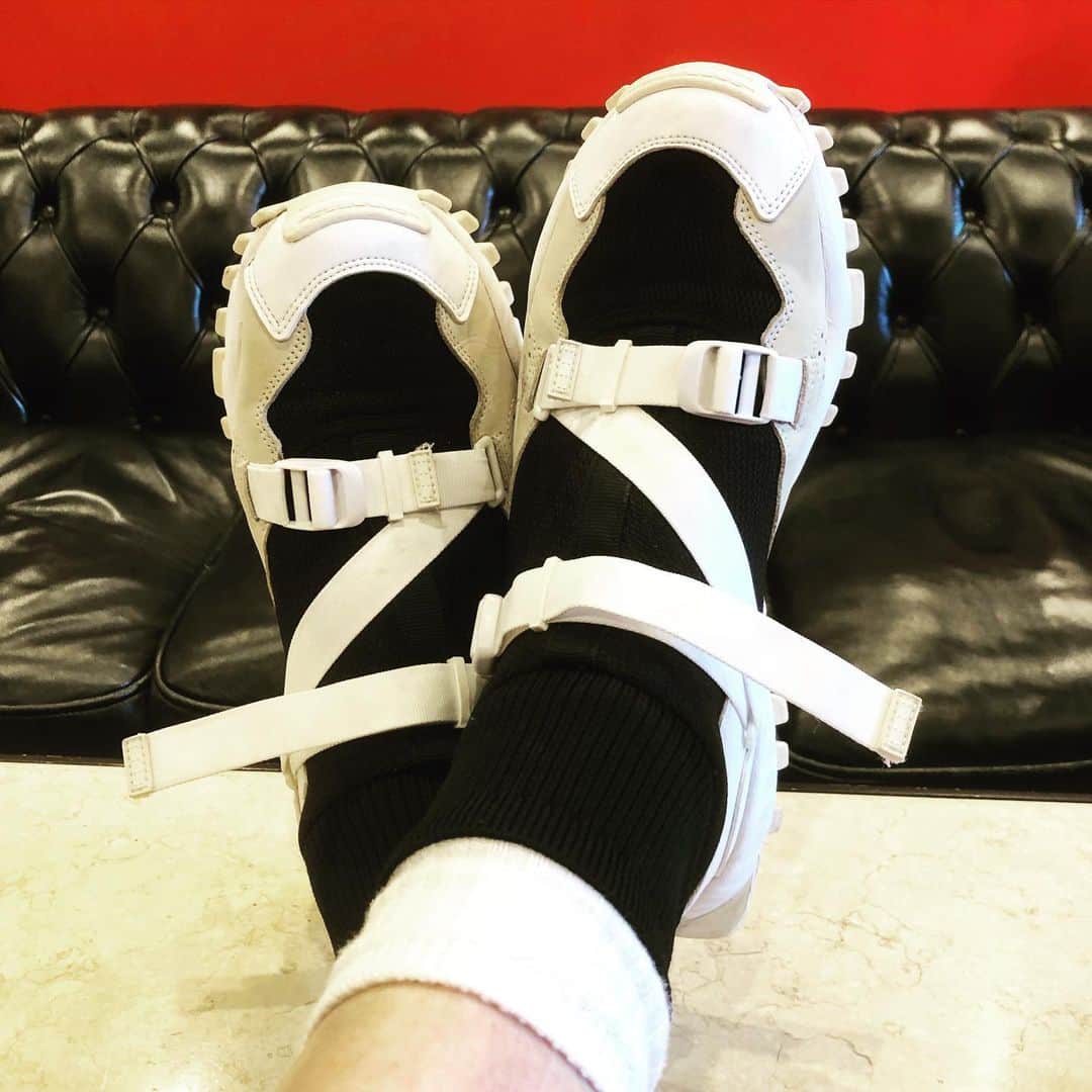 ウェイジーさんのインスタグラム写真 - (ウェイジーInstagram)「weizhi#zhouchengshi#fashion#lifestyle#shoes#adidas#hykeadidas#hyke #blackandwhite#pop#monotone」2月14日 13時39分 - zhouchengshi