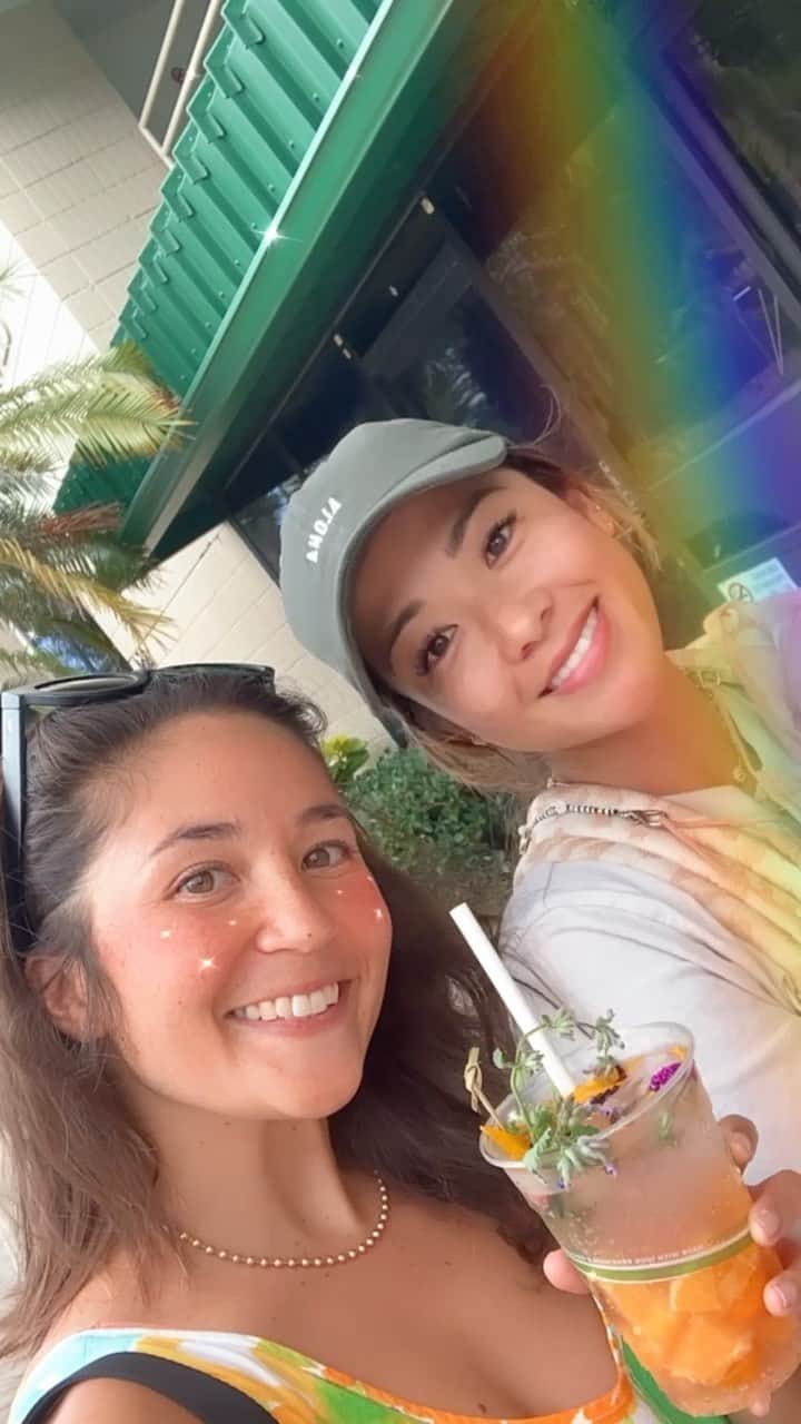 アリッサ ウーテンのインスタグラム：「Little snippets from today ✨ Got to see my lovely ladies @drinkgazoz they’re literally my favorite I love them!  Went on a manini nature hike with @headdzz and park session with Noa. Noa still hates that spinning cup thing 2 years later 🤣」