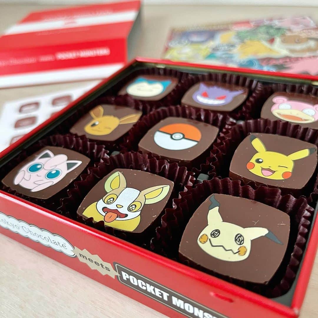 畑亜貴のインスタグラム：「可愛くて食べるの躊躇してしまうポケモンチョコが買えて嬉しいから本日の祭りに乗ってみる⚡️ #アキハタゲーム愛」