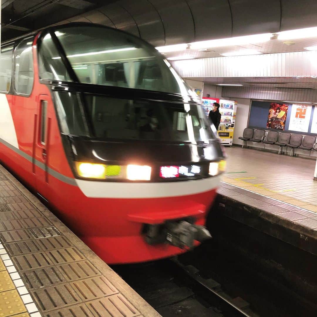 塩谷哲さんのインスタグラム写真 - (塩谷哲Instagram)「名古屋から名鉄の特急に乗り（展望席をゲット！）、知多武豊へ。 既に良い空気に包まれております♪ 16時からソロピアノ🎹コンサート、めちゃ楽しみです✋」2月14日 13時52分 - satoru_shionoya