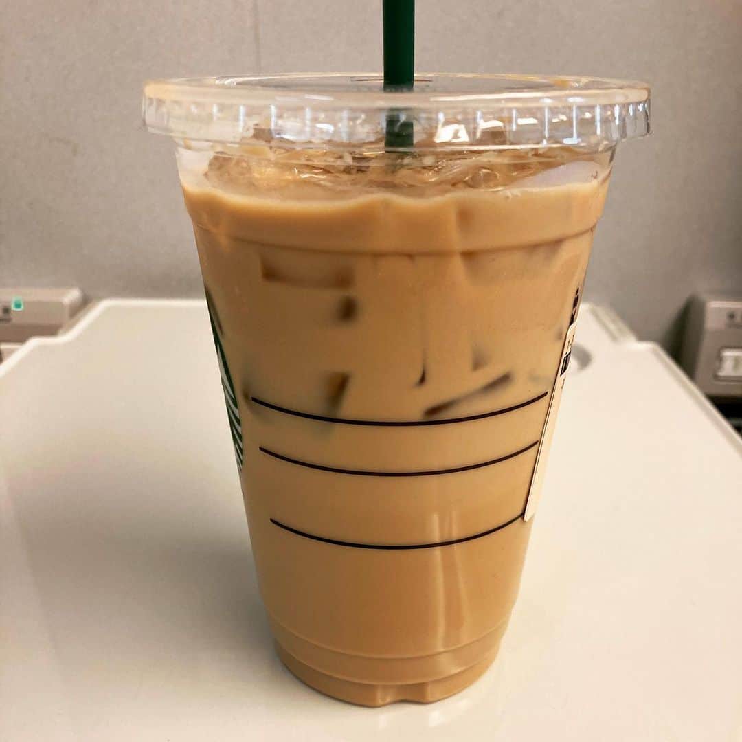 桜井誠のインスタグラム：「スターバックスでメッセージを貰えたら売れたなぁと実感するらしいですが、今日も安定の空白です。  #一度でいいから見てみたい　#スタバのカップのメッセージ」