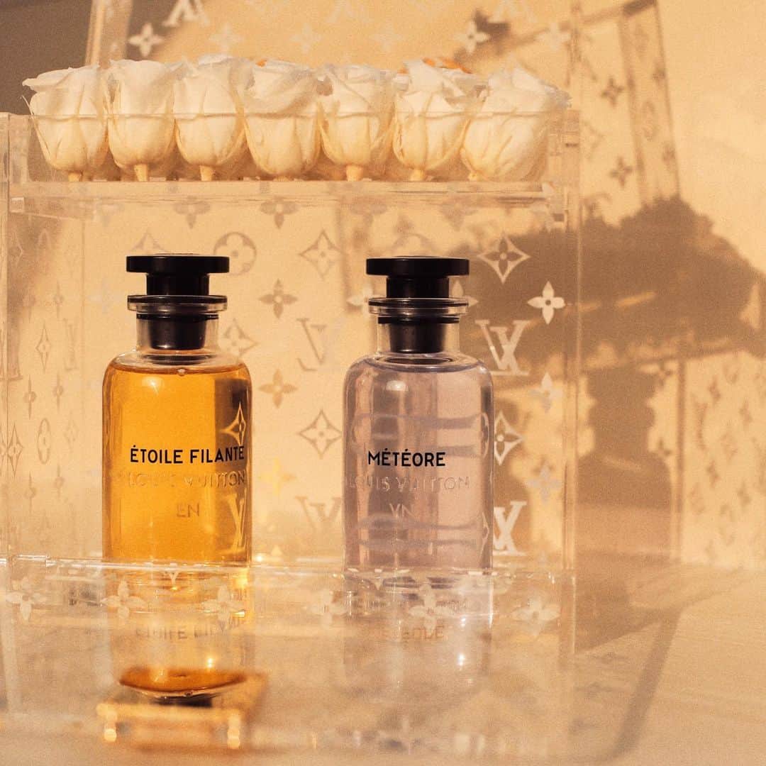 Elva Niさんのインスタグラム写真 - (Elva NiInstagram)「A classic and elegant gift for your special one on this special day💞 #happyvalentinesday  #情人節請允許放閃一小下 #lvparfums  @louisvuitton」2月14日 14時06分 - misselvani