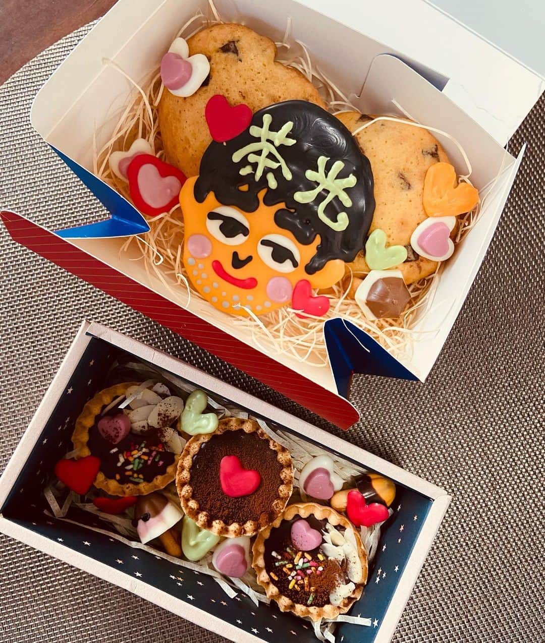 ゆみみさんのインスタグラム写真 - (ゆみみInstagram)「今年は手作り。似顔絵チョコとクッキーと 手作りキットのチョコタルト。 #バレンタイン #バレンタイン手作り  #手作りクッキー #チョコレート」2月14日 14時07分 - yumimi76