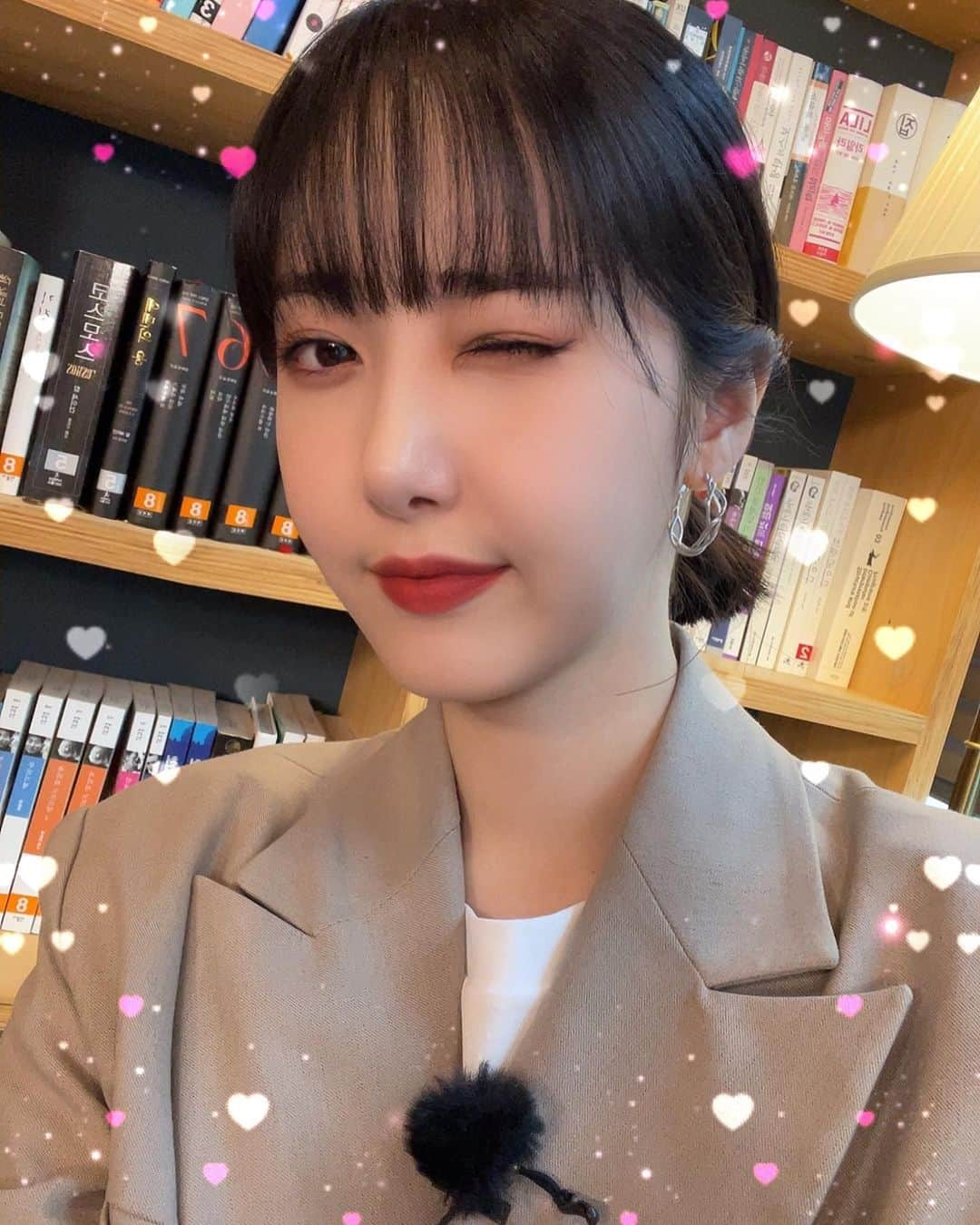 GFriendさんのインスタグラム写真 - (GFriendInstagram)「[❤️ #여친Day] #Happy_Sweet_Day   달달한 바닐라🍭처럼  자꾸만 생각나는 #여자친구 #GFRIEND  동생즈의 윙크😘에 푹 빠져보아요💜💙  #유주 #YUJU #신비 #SINB  #엄지 #UMJI」2月14日 14時14分 - gfriendofficial