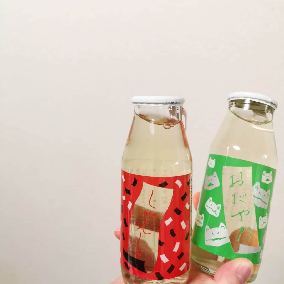 石川奈津紀さんのインスタグラム写真 - (石川奈津紀Instagram)「【にいだのカップ酒】 福島・郡山の酒蔵、仁井田本家さん(@niidahonke )のカップ酒。 しぜんしゅ燗誂(かんあつらえ) と おだやか 純米吟醸。 北野エースで購入🍶 きのうはインスタライブでアサノノリエさん(@viva.nonno )と、女性向けのカップ酒なども紹介しました。 これも、手軽に買えてこんなにかわいいのに しっかりおいしい。 低温調理器で「にいだしぜんしゅ 燗誂」をあたためていただきました。 香ばしい焼き魚とあいました！ でも、そのまま単体で飲みたいかな。 見つけたら買ってみてください😊 * 宮城・福島の地震、不安な方、多いと思います。眠れなかったという声も聞きます。命は無事でも、けがをされた方もいて建物やモノへの被害も出ています。 なにかできることはないか、と考えています。 そしてこんなときこそ、 被害がなかった方、揺れが来なかった方は 自分の備えをあらためて見直してもらえたらと思います。 *」2月14日 14時16分 - natsukiishikawa1011