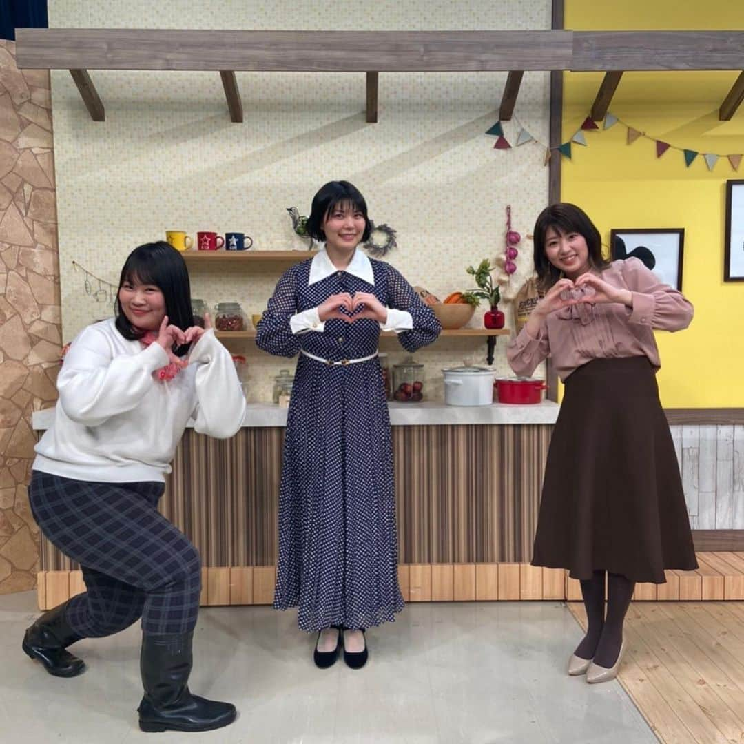 Megu さんのインスタグラム写真 - (Megu Instagram)「新潟住みます芸人の、チカコホンマさん♡BSNアナウンサーの三石さん♡そしてMegu。女子チームから、ハッピーバレンタイン♡♡🍫😋」2月14日 14時17分 - megu_negicco