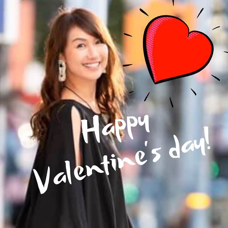 小林万希子さんのインスタグラム写真 - (小林万希子Instagram)「・ MAKOからの バレンタインのプレゼント🎁  今日だけのプロフ写真❤️  皆さま  Happy Valentine’s Day!😘  MAKOいつもありがとう〜💕  #バレンタイン  #バレンタインチョコ  #素敵な一日を 😘」2月14日 14時36分 - macky1218