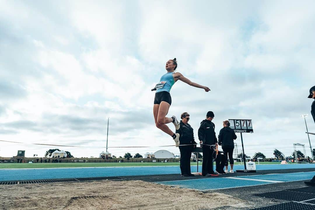 Anna Grimaldiのインスタグラム：「We have lift off 💥 First competition of the year in Christchurch at the ITM last weekend, and came away with a personal best of 5.78m 🤗 happy to be back in the pit!」