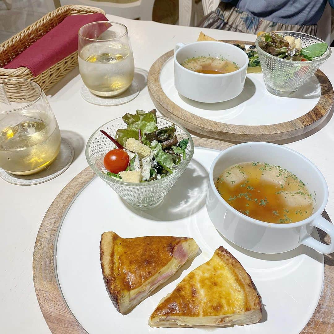 RIiNAのインスタグラム：「キッシュ美味しかった🤤 お腹すいた... . . . #渋谷ランチ #渋谷カフェ」
