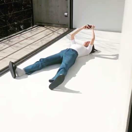 飯豊まりえのインスタグラム：「バレンタインデイ🍃 お天気がいいですねぇ  今夜は 君と世界が終わる日に ５話放送！！  みなさん、地震大丈夫でしたか？？ 怖かったですねぇ、、、 そしてまだまだ余震にも気をつけましょう🥺」
