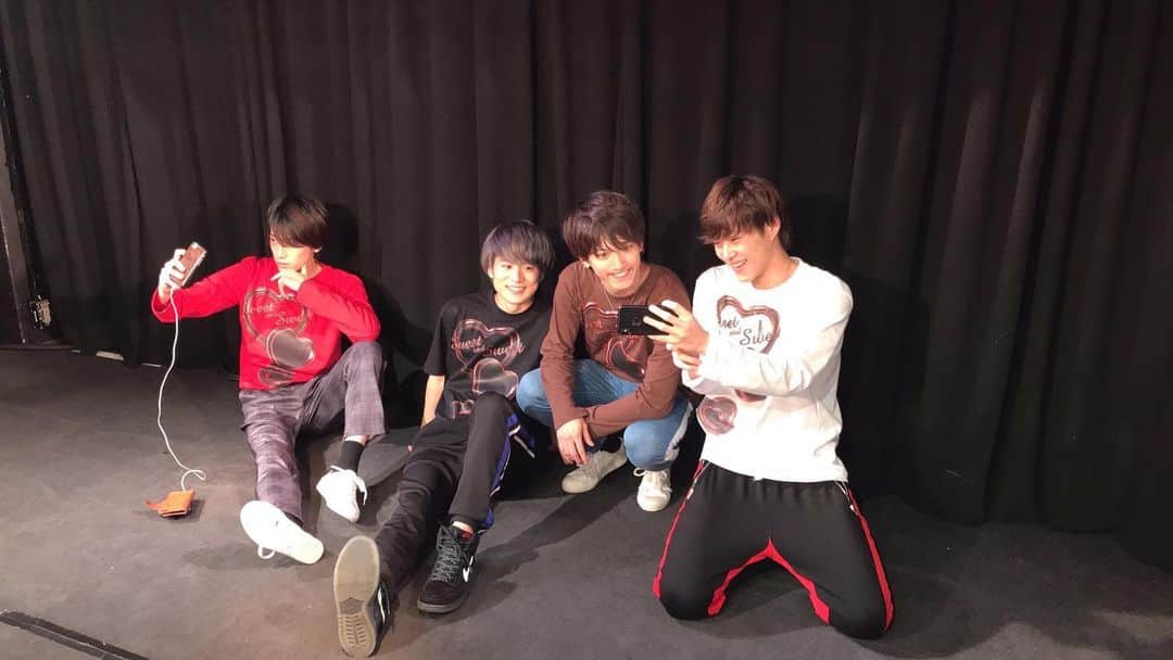 大池瑞樹のインスタグラム：「ハッピーバレンタイン♡  今年は1個だけチョコもらえました🍫 母が郵送で、食料とチョコを送ってくれました… いつもありがとう😊  みんなはチョコもらったー？ 渡したー？ #言われる前に言っておくね #マザコンじゃないよ笑」