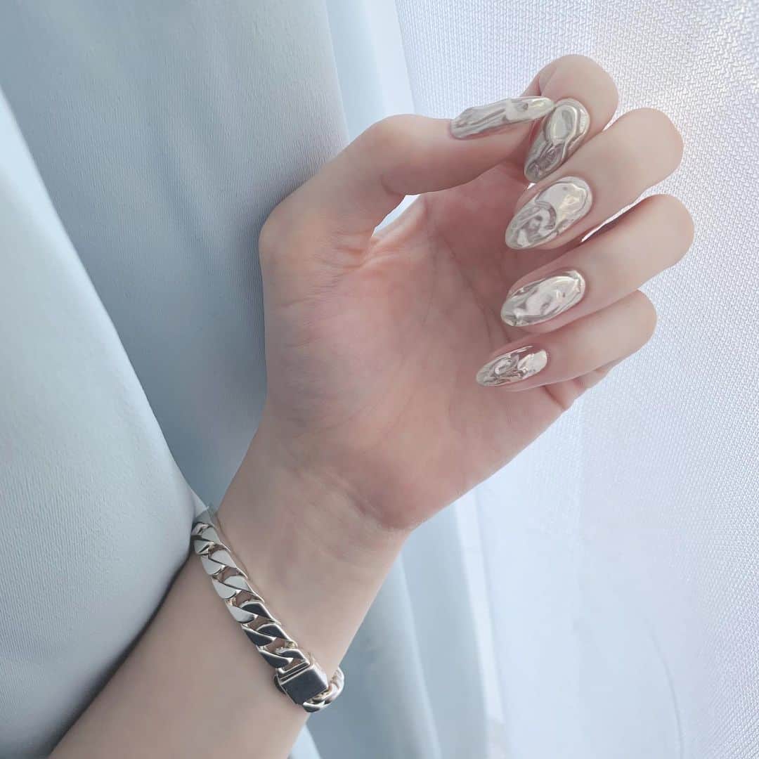 aoiのインスタグラム：「@inthink でネイルしてきた💎 可愛くてずっと見ていられる〜」
