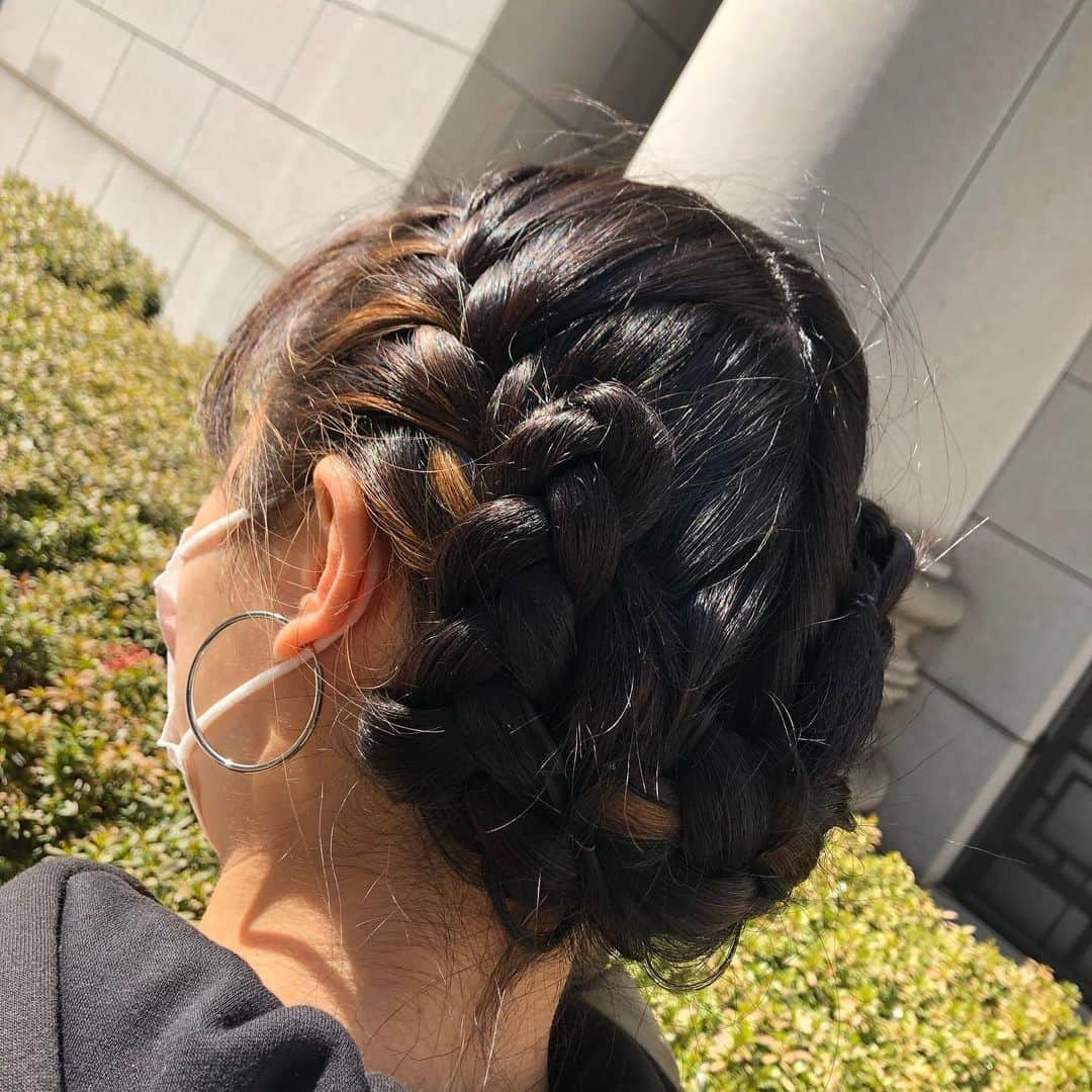 一岡杏奈さんのインスタグラム写真 - (一岡杏奈Instagram)「HappyValentine🍫 今日はヘアアレンジしてみた✧︎ この髪型みんなから好評で嬉しいな〜♪♪ 簡単なのに上品に見えるから、たまにしたくなるのよね(笑)  #ヘアアレンジ #hair #arrangement #valentine #bloodye #anna」2月14日 15時14分 - anna_ichioka