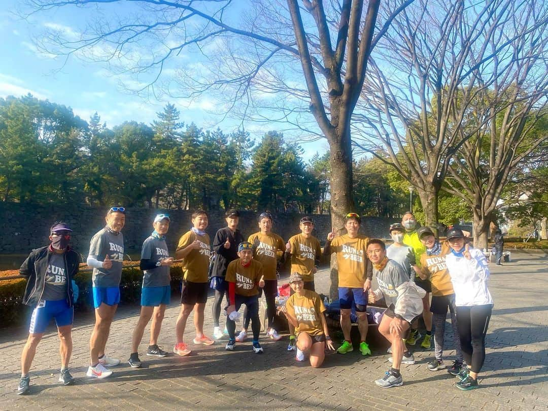 福島和可菜さんのインスタグラム写真 - (福島和可菜Instagram)「happy Valentine Run 🏃‍♂️  久々の40kmペース走😊 皇居では本当にたくさんの声をかけていただき、ありがとうございました✨✨✨ 嬉しかったぁ☺️  ペース走は、1km、4分30秒の予定だったので、予定通りには走れましたが、 今日はめちゃくちゃ暑かったー☀️☀️☀️  喉がカラカラ😆 早くチャージせねばー🍺🍺🍺（笑）  密にならない様に、皆様それぞれのペースで🤲  走るのはバラバラでも、仲間がいる心強さよ🥰 みんなー、ありがとう🙌🙌🙌🙌🙌  そしてお疲れ様でした☺️  緊急事態が明けたら、 練習会などもバリバリやりたいと思います🥺  #ペース走 #40 #km #オンラインサロン #run #and #beer #no密 それぞれ #my #pace #免疫力 #up #online #salon #member #仲間 #ありがとう #ビール #charge #感謝 #Love #running #happy #Valentine #run #🏃‍♂️ #👟 #🍺 #❤️ #🙌　 #☀️」2月14日 15時19分 - fukushimawakana