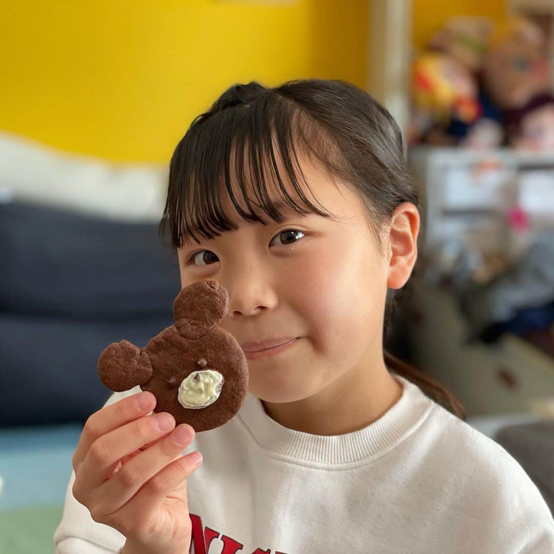 エハラマサヒロさんのインスタグラム写真 - (エハラマサヒロInstagram)「ハッピーバレンタイン😙娘にもらいました。  #クッキーめちゃウマでカッコいい #パパのだけ豚になっててカッコいい #くせ毛の前髪を伸ばすことに命かけててカッコいい」2月14日 15時31分 - eharamasahiro