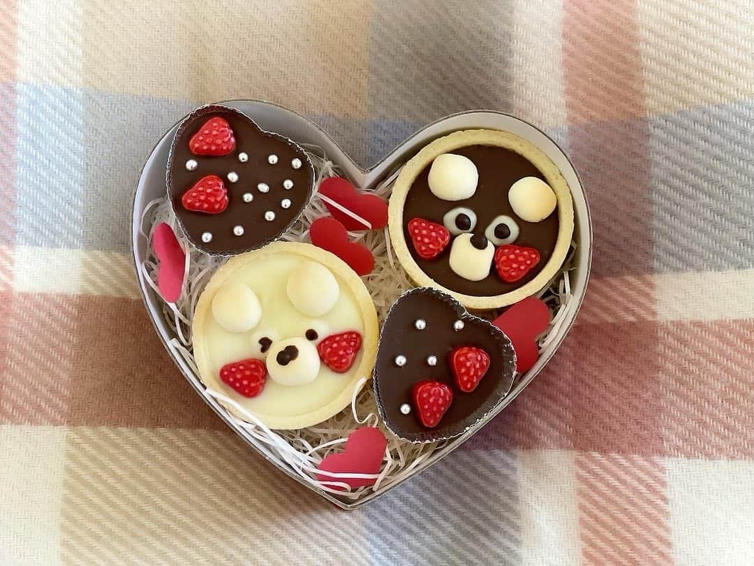 のインスタグラム：「くまちゃん作りました🐻🍯  #バレンタイン #チョコ #くまちゃん #バレンタイン手作り #valentine #valentineday」