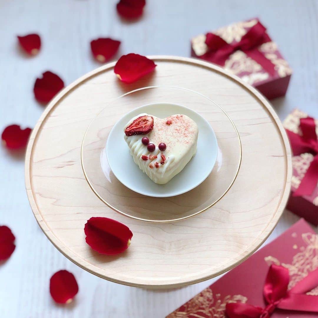 堂島ロール モンシェール さんのインスタグラム写真 堂島ロール モンシェール Instagram St Valentine S Day ロマンティックで素敵なバレンタインをお過ごし下さい ブリリアントハート ふんわりしっとり焼き上げたハート型フィナンシェを
