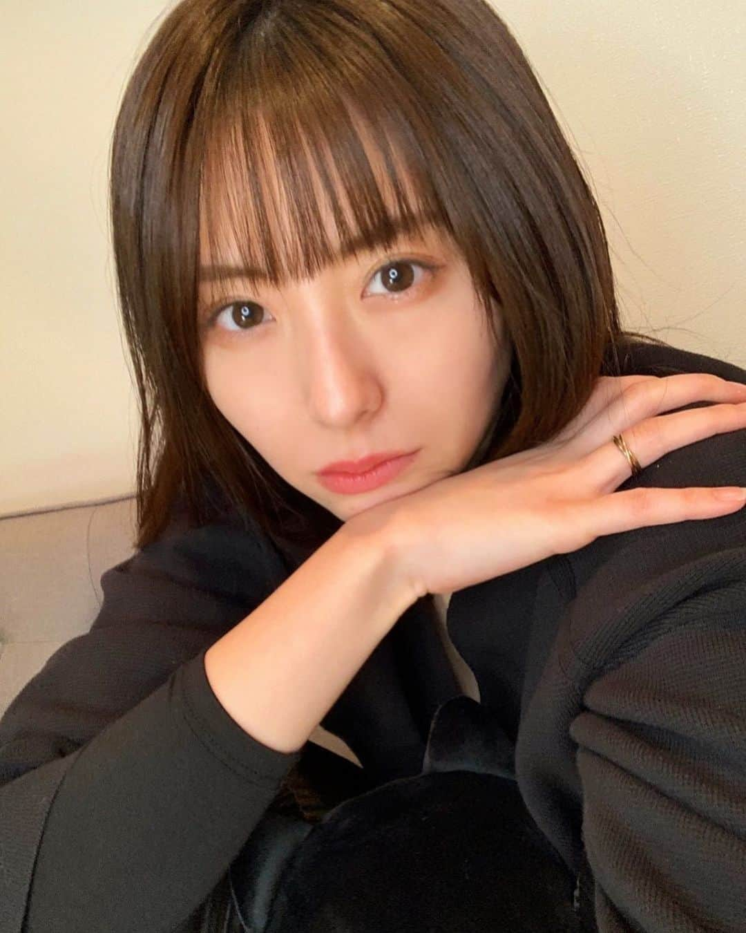 川上ジュリアさんのインスタグラム写真 - (川上ジュリアInstagram)「サクッと前髪だけカットしてもらいました🥺！いつも丁寧にカットしてくださりありがとうございます❣️ @aula_diva @quown_hair  #ガッツリライト付けて #ガッツリキメて #ガッツリヒートテック」2月14日 15時26分 - juria_kawakami