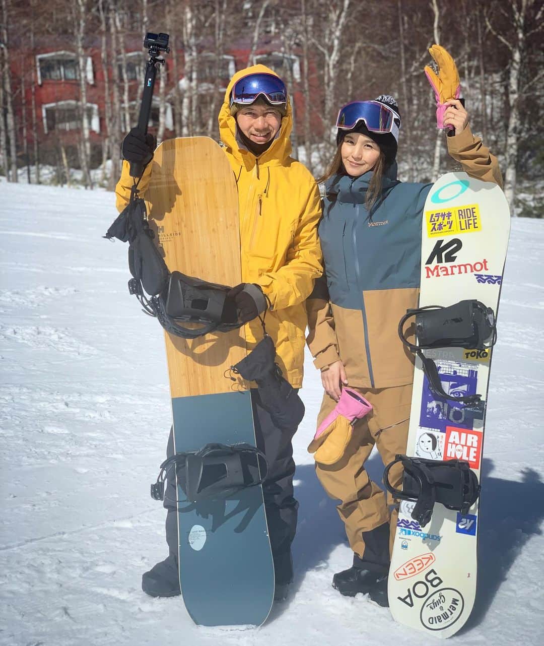 田中幸のインスタグラム：「✴︎  vlog雪山撮影🎥  シャバ雪で春の陽気 子ども連れに 神条件が整いました  👨‍🌾お父さんお母さんは スキー  👨私たちは スノーボード  色んなバリエーションでの 撮影に挑戦っ  gopro楽しいっ vlogまたupするね  @goprojp  @yachiho_ski  @naoyukinakamura  #フジヤカメラ #vlog #家族でvlog  #産後47日目 #女の子ママ #姉妹#ママアスリート #スノーボード#スノボー #キッズ #キッズスノーボード#スノボ #gopro #goproのある生活 #gopromax #カメラ女子#カメラママと繋がりたい #アウトドア好きな人と繋がりたい #家族でvlog#家族 #アウトドア #アウトドアファッション #キッズ#2児ママ #おんなのこ」