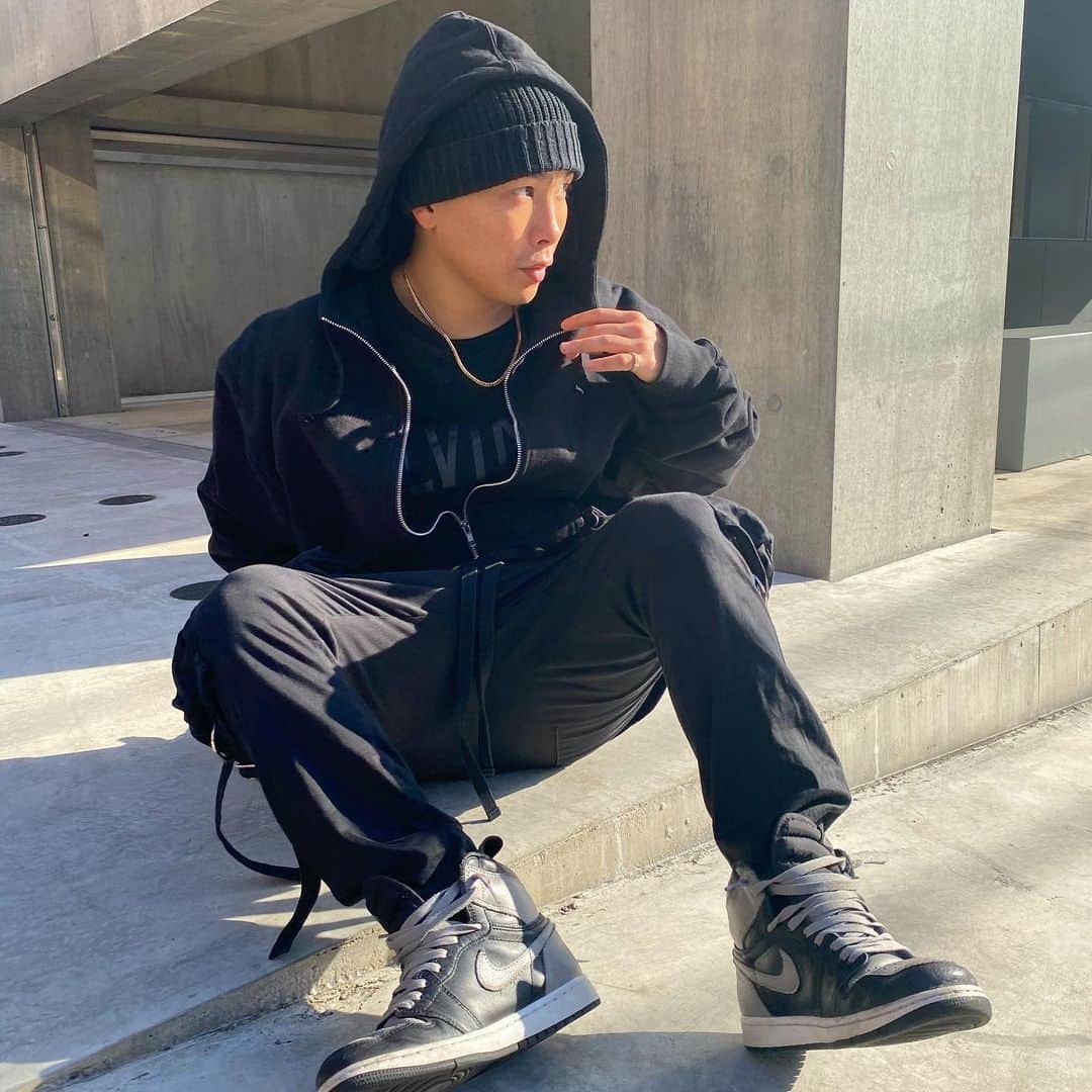 のインスタグラム：「晴れてる日曜日は最高だね☀️🌈  #sunday #sunny #mlvince #aj1 #shadow #supreme #18k #cargopants #ootd #outfits #codenate #airjordan1 #jewelry #accessory #jumpman #nike #ナイキ #ジョーダン」