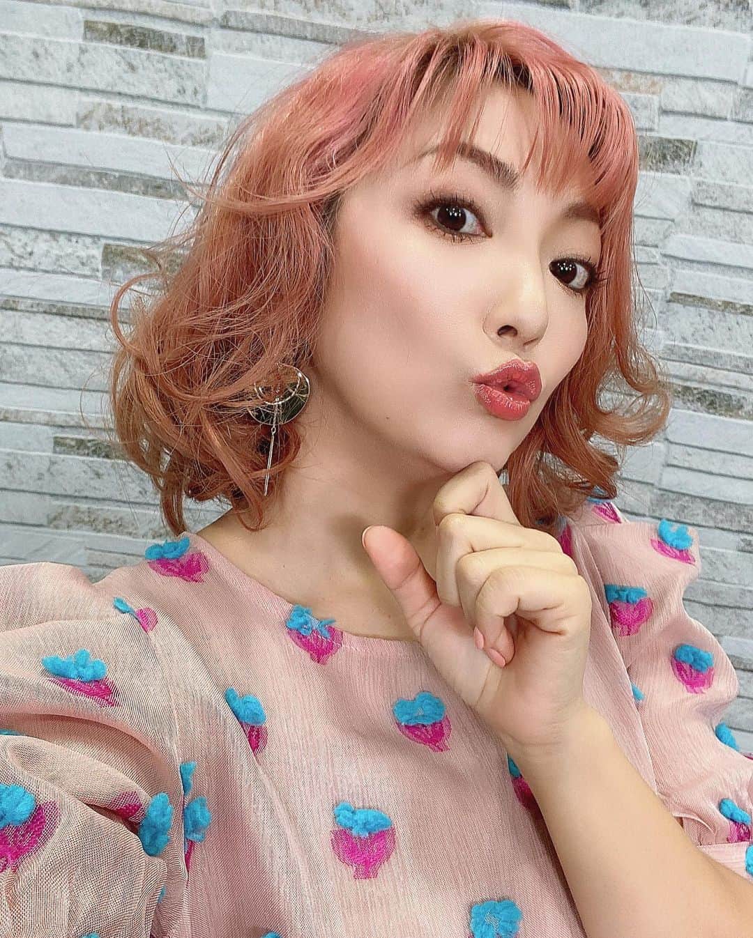 山田まりやさんのインスタグラム写真 山田まりやinstagram スタートがすっぴんからと言う公開処刑的な窮地からw 劇的ビフォーアフターで 大変身させて下さった レジェンドヘアメイクアーティストの 大橋タカコ さん Ohashi Takako ありがとうございました