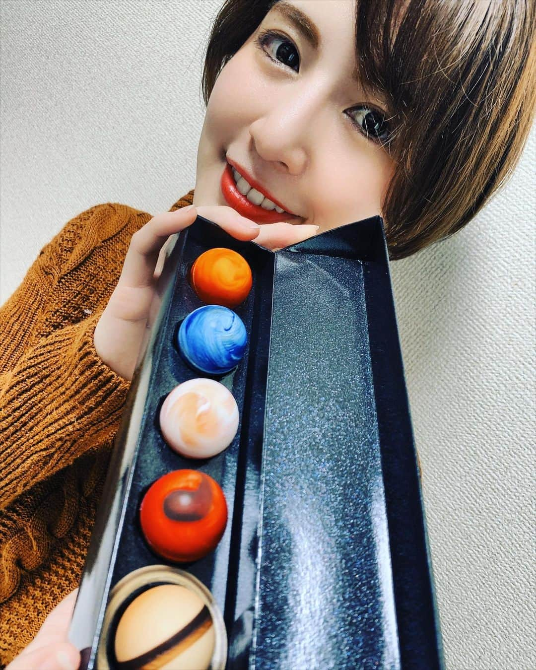 浜田真衣のインスタグラム：「HappyValentine🍫  大切な人と 素敵な1日をお過ごしください¨̮♡  #浜田真衣 #monaカフェ #instagood  #instalike #instafashion #instapic #japanese #japan #valentines  #happyvalentinesday #バレンタイン  #バレンタインデー #ちょこ #レクラ #leclat」