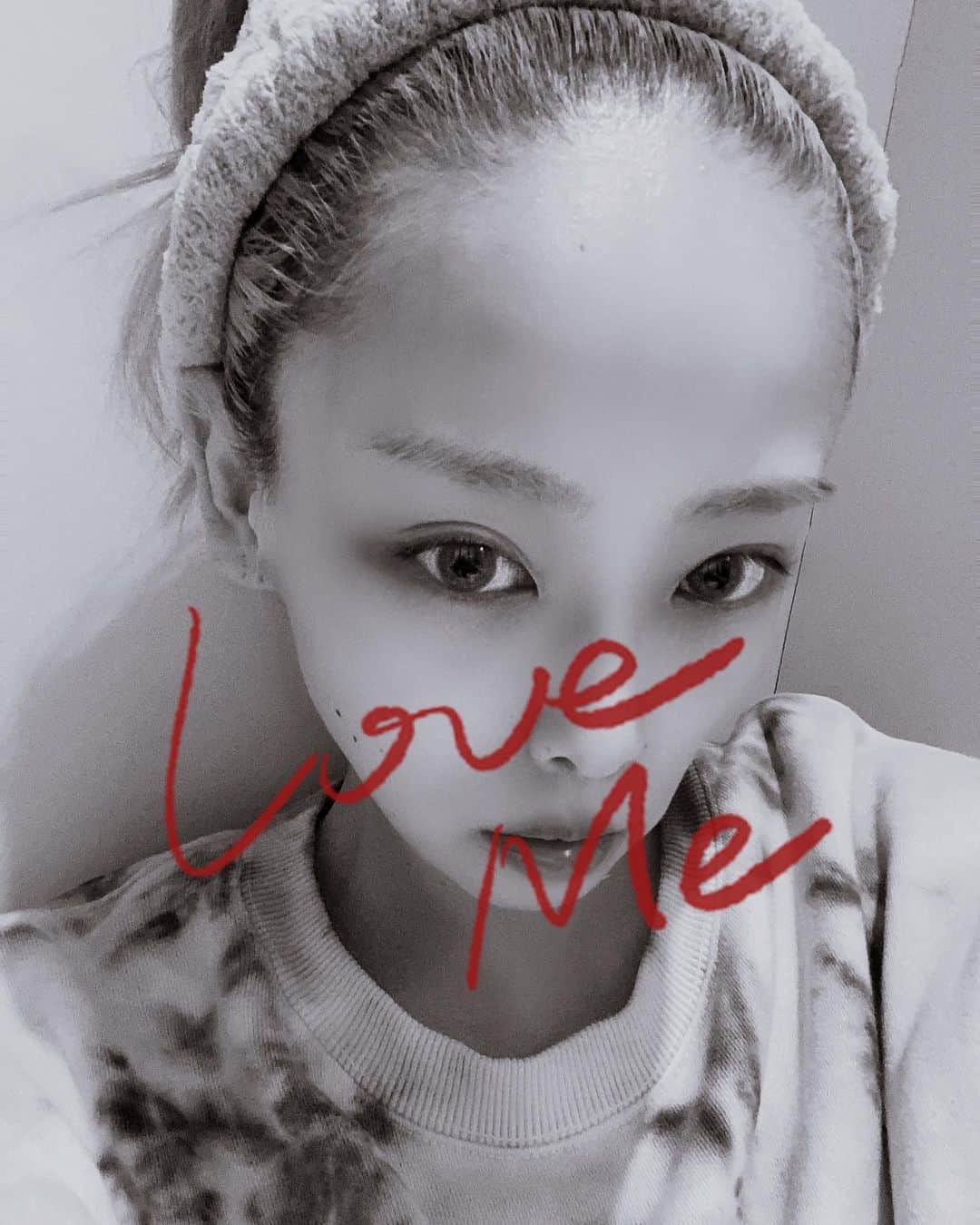 大谷雅恵のインスタグラム：「チョコは自分で食べました❤︎  #happyvday  #jennie」