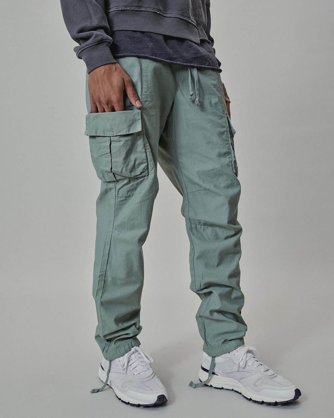 ジョン エリオットのインスタグラム：「Back Sateen Cargo’s. Available now in a variety of new colors alongside Hemi Shirts in Elderberry and Cyclone Check. Link in stories.」