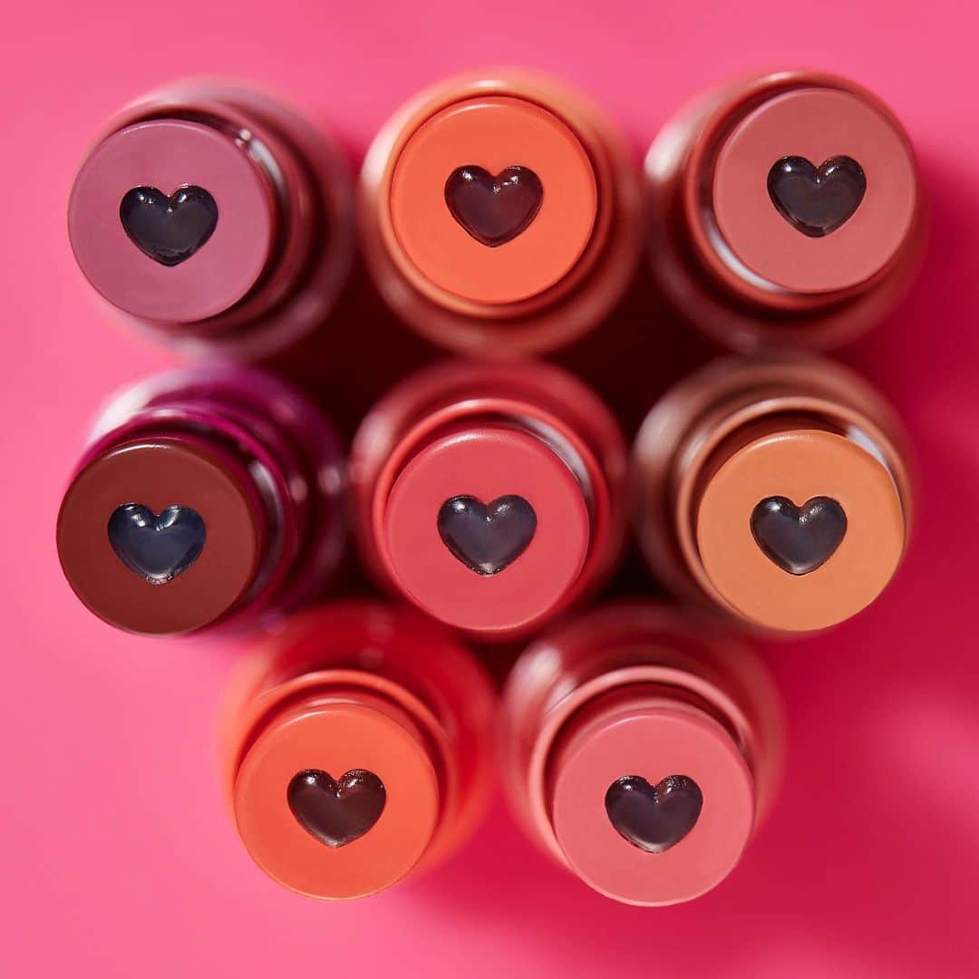 e.l.f.さんのインスタグラム写真 - (e.l.f.Instagram)「You make our heart skip a beat 💖 Tag your Valentine below to share the e.l.f. love 🥰  Tap to shop our sheer tinted Hydrating Core Lip Shines infused with lip-loving ingredients 💗 #eyeslipsface #elfingamazing #elfcosmetics #crueltyfree #vegan」2月15日 0時57分 - elfcosmetics