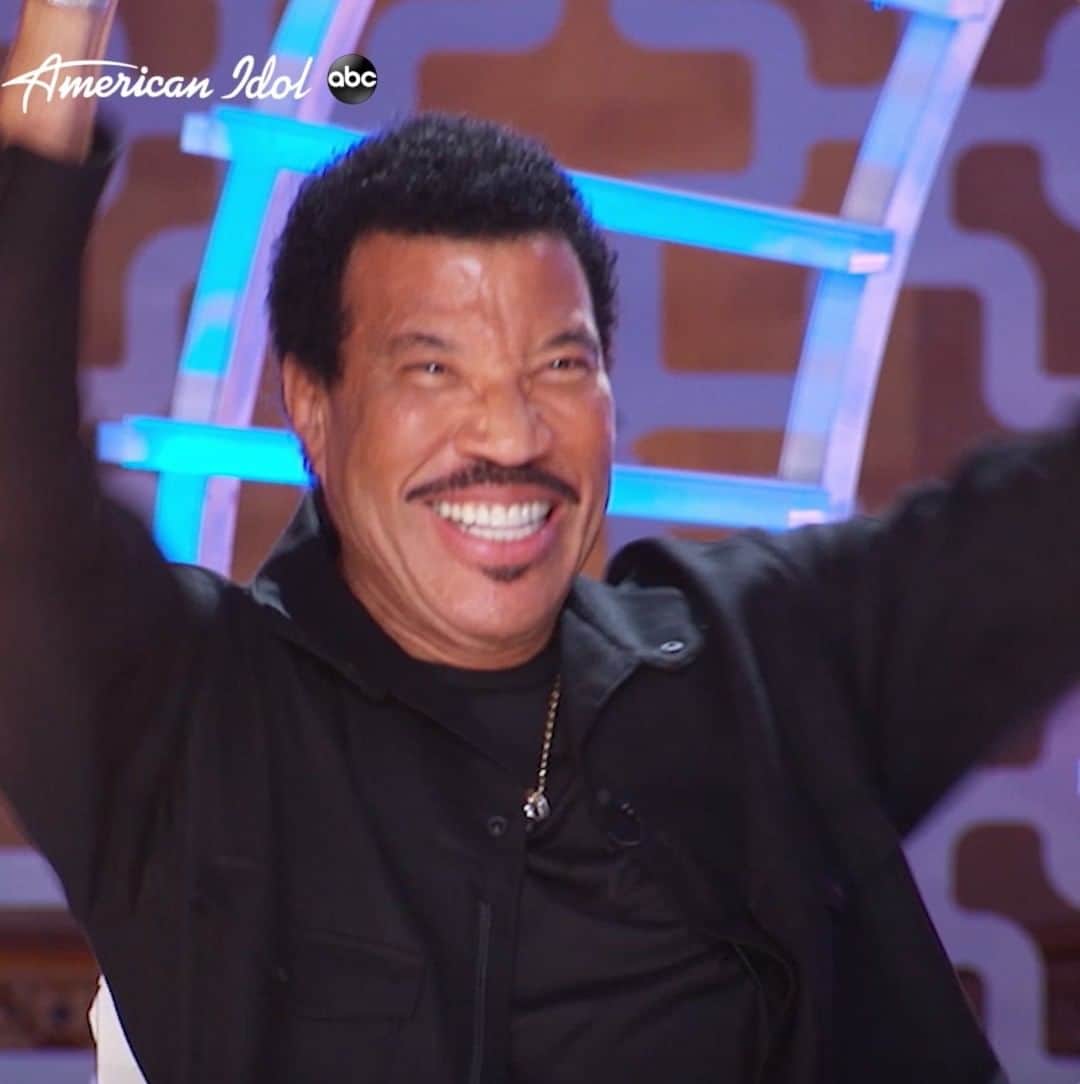 ライオネル・リッチーのインスタグラム：「Did someone say surprises? 😳 Don't you dare miss the premiere of #AmericanIdol TONIGHT at 8/7c on @abcnetwork. 🌟」