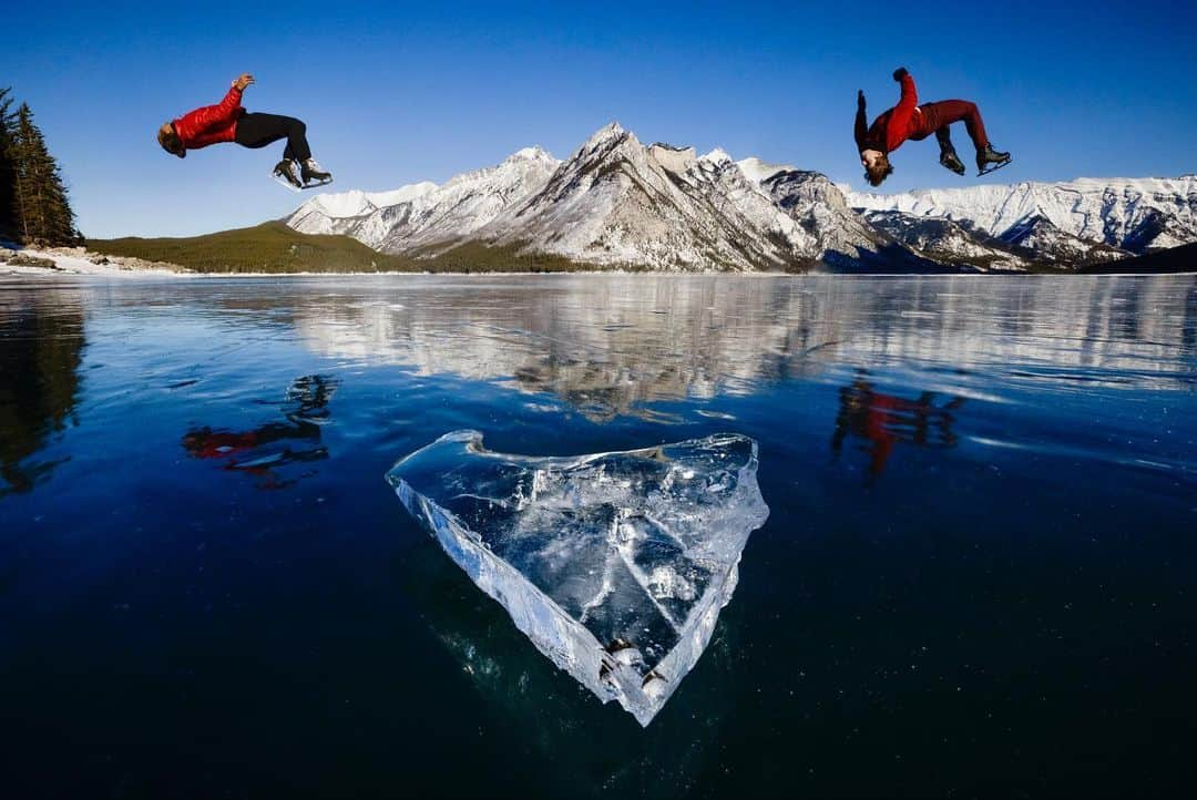 ヴォーン・チピアーのインスタグラム：「Absolutely honored to share the ice with such incredible talent. A massive thanks for @elladjbalde and @paulzizkaphoto. Their talent and imagination for creation is simply limitless. #backflip #odr #alberta #banffnationalpark #figureskating #auraskates #johnwilsonblades」