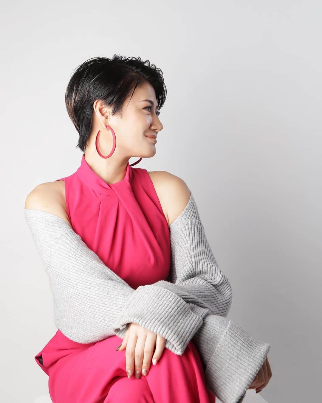 原綾子のインスタグラム：「・ NEW はらあやこ Ver.2021 -①- ・ さぁ、人生のど真ん中を 堂々と真っ直ぐに進み続けます ・ 球体のように物事を多角的に考察し 思慮深く感性を研ぎ澄ませ 自分自身に正直に生きる ・ ーーーーーーーーーー "知のある美" をテーマに あなたのすべてをより美しく  Intelligence Beauty＋KIZUNA ーーーーーーーーーー ・ ・ #ayakohara #原綾子 #はらあやこ的思考  #哲学 #科学 #遺伝子 #DNA #知のある美 #intelligencebeauty #人生 #人生一度きり #美しい #美 #美容 #健康 #生きる #生きる意味」