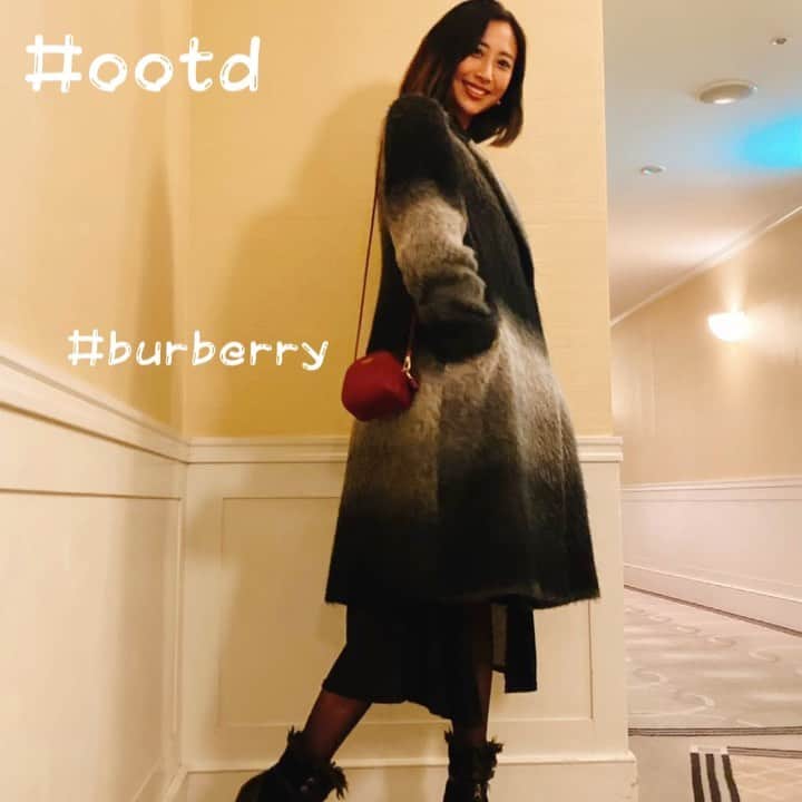 のインスタグラム：「おにぎり🍙コーデ 最後まで見てね（笑）  #burberry #おにぎりケース #Bag #ootd  モデルごっこ（笑） ⚠️おにぎり🍙は美味しく頂きました。」