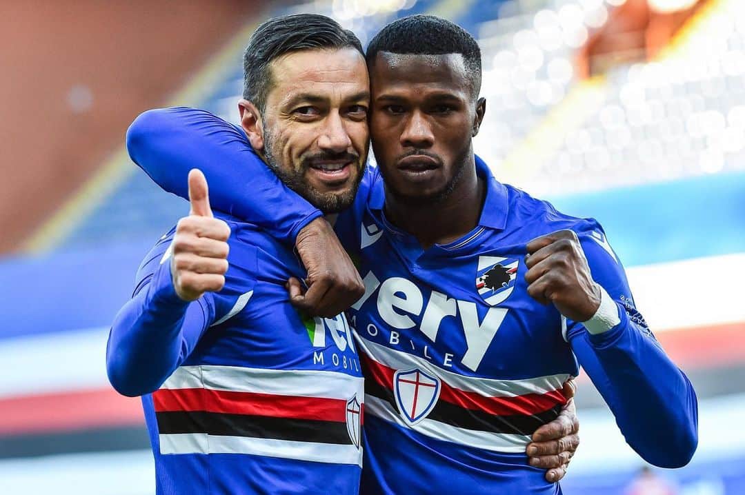 UCサンプドリアのインスタグラム：「⏹ #SampFiorentina 2-1. 👍🏻👊🏿  #FORZADORIA 💙🤍❤️🖤🤍💙」